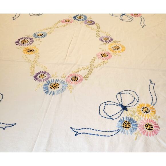 Vintage Handmade Bedspread Embroidered Floral 72x80 Fringe Edges - Picture 5 of 15